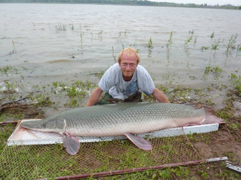 Paul Easley with his new state record alligator gar. Image courtesy Oklahoma Department of Wildlife Conservation.