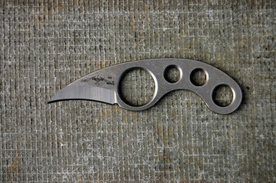 The La Griffe is a single piece of machined metal, with a curved 1.75-inch blade and overall length of 4.9 inches.