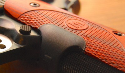 The texture in these rosewood grips is simply stunning.