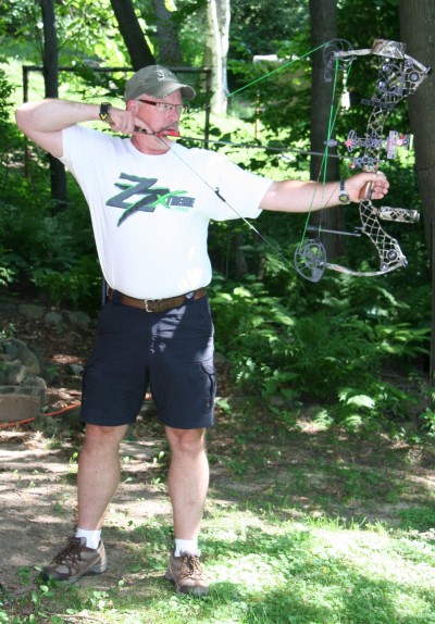 Shooting a few arrows at a time over the course of a day more effectively mimics hunting conditions than shooting a lot of arrows all at once. Focus on proper form at all times. 