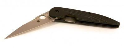The Spyderco Des Horn folder is about 4 inches long closed, and 7 ¼ inches long open.