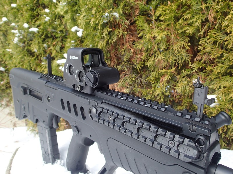 All Tavor models include backup iron sights.