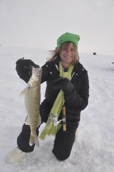 The author’s wife used the naked approach last month to catch walleye through the ice. She used a treble hook baited with a single emerald shiner fished dead-stick on a dropper line above a dipsy sinker and out-caught other anglers who adorned their offerings with hardware and action. 