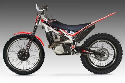 Evo 4 Stroke Sport models are available in 250 and 300 versions.