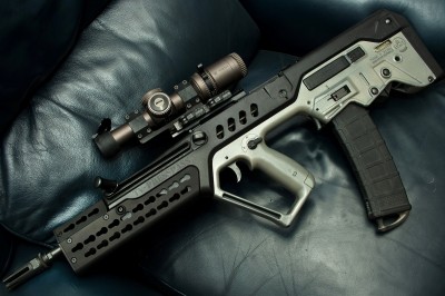The author's Tavor with a Vortex Razor HD 1-6x24mm scope and Midwest Industries Tavor XL KeyMod Handguard. Note how high the scope sights above the rifle's bore. Image by Edward Osborne.