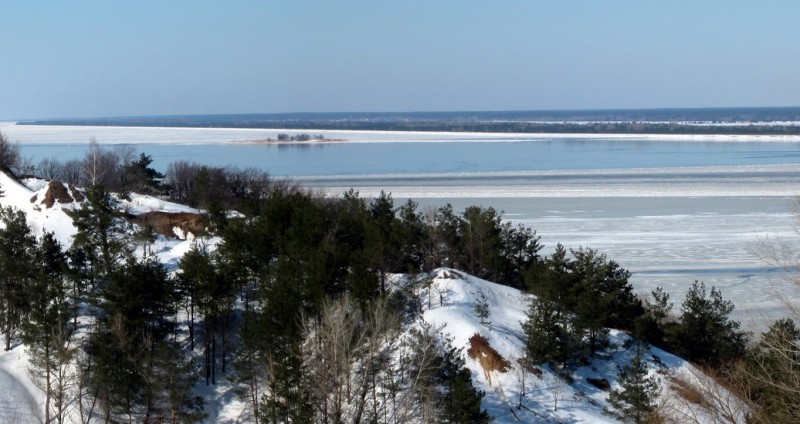 A view of the Kiev Reservoir during winter. Image from YellowForester on Wikimedia Commons. 