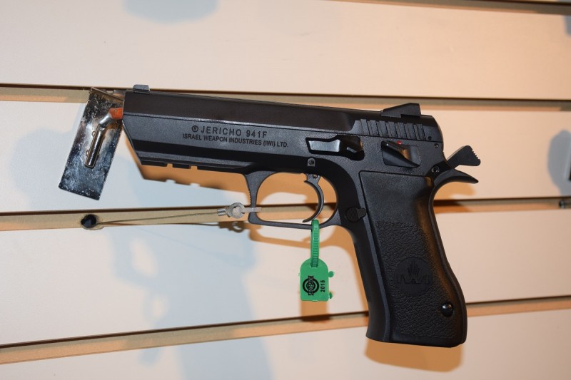 A full-sized Jericho 941 with a steel frame. Image by Matt Korovesis.