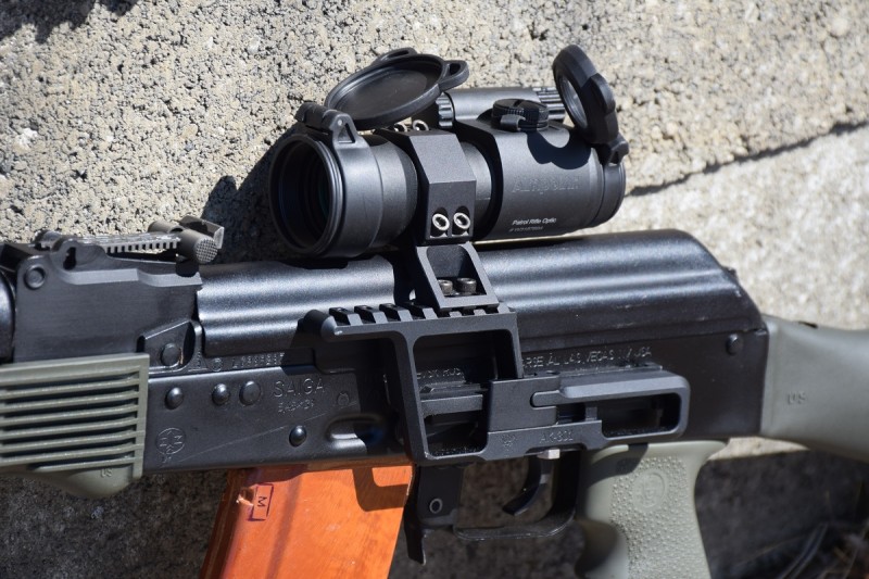 An Aimpoint PRO in an RS Regulate AK-301 lower and AKM upper on the author's SGL31. The mount keeps the PRO low and centered over the rifle's bore.