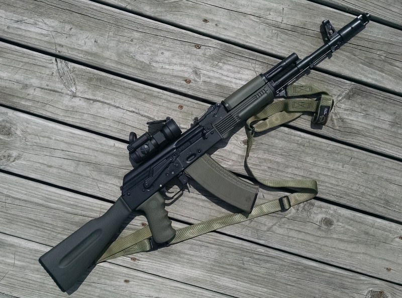 The author's SGL31 with a Savvy Sniper M4 Lite sling.