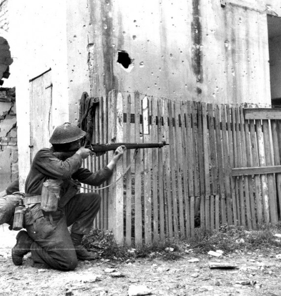 A Canadian rifleman with a Lee-Enfield during the Battle of Ortona in 1943. Image is public domain.