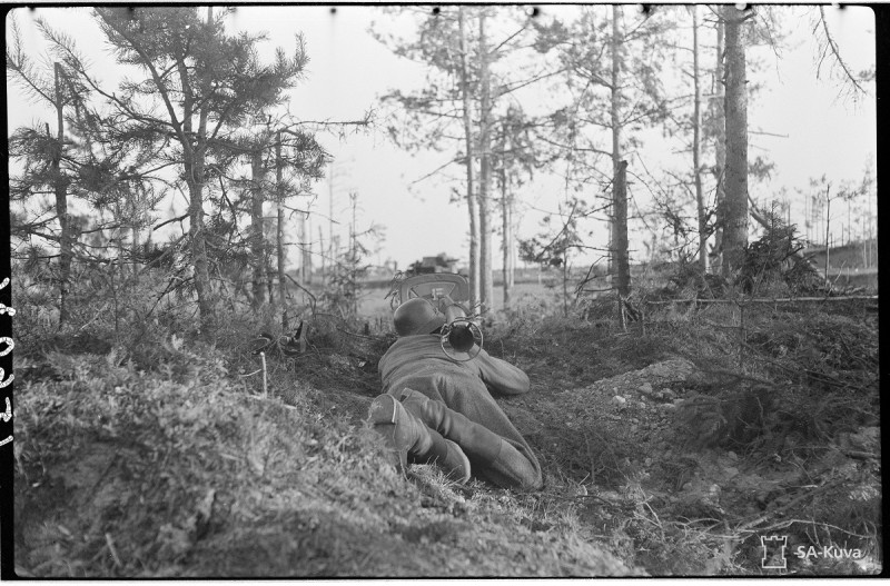 A Finnish soldier aims a German-made Panzerschreck anti-tank rocket launcher. Date taken: July 13, 1944.