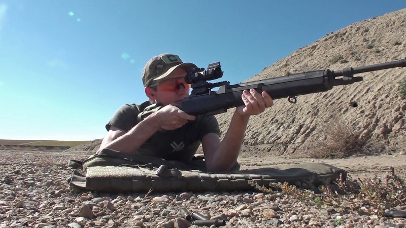 The M305 weighs in at just over nine pounds, while the SVT-40 is a bit lighter at 8.5 pounds.q