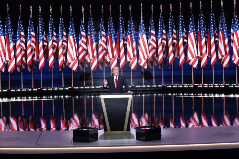 trump-with-flags